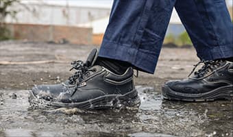 Thumbnail for article: Why Microfiber Safety Shoes Are Becoming the Preferred Choice for Modern Industries